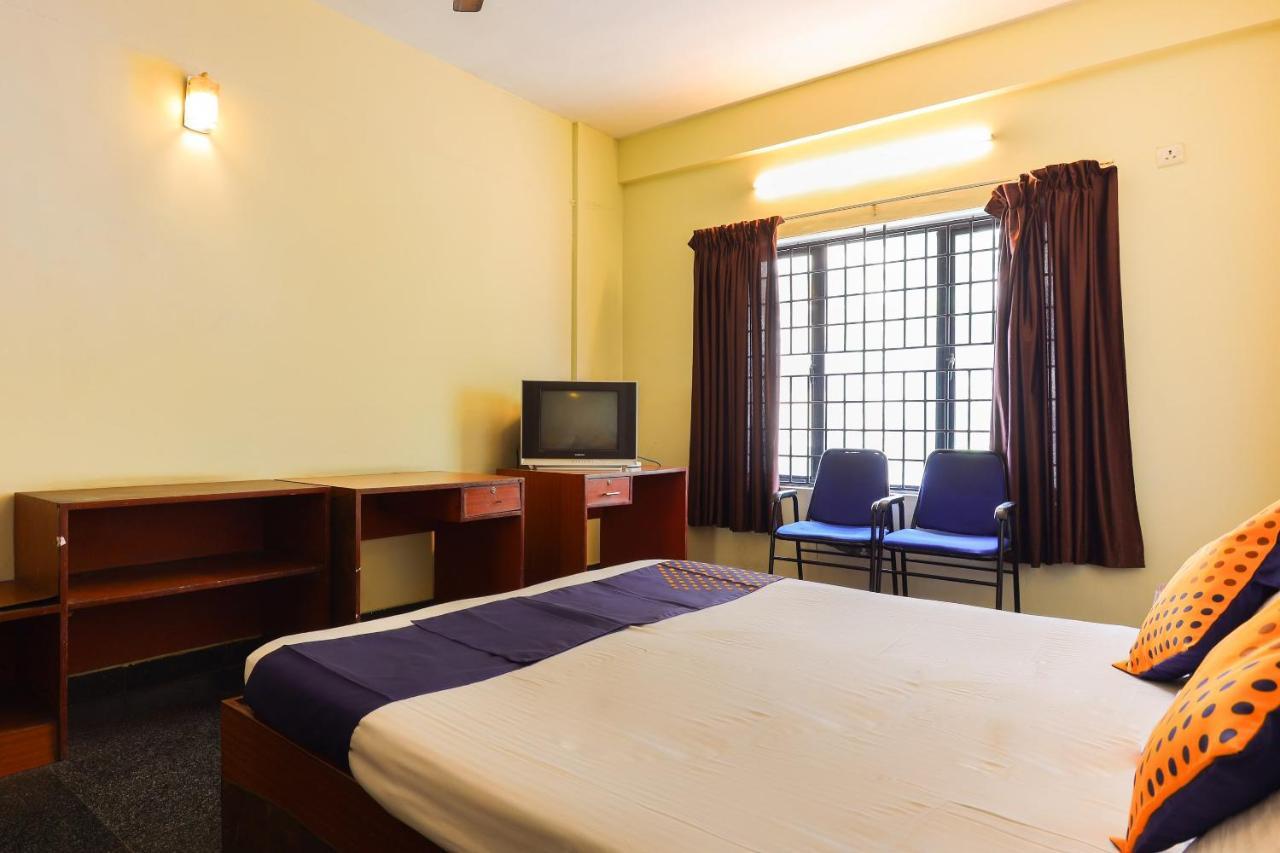 Spot On 64230 Killi Tourist Home Thiruvananthapuram Buitenkant foto